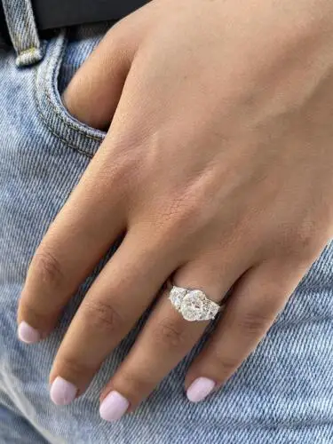 Красивият пръстен с диамант VS1 F 3.0 Ctw, създадено в лаборатория с диамантен пръстен от бяло злато 14к HPHT ИЗРАВНИТЕЛНИТЕ Изображение 4
